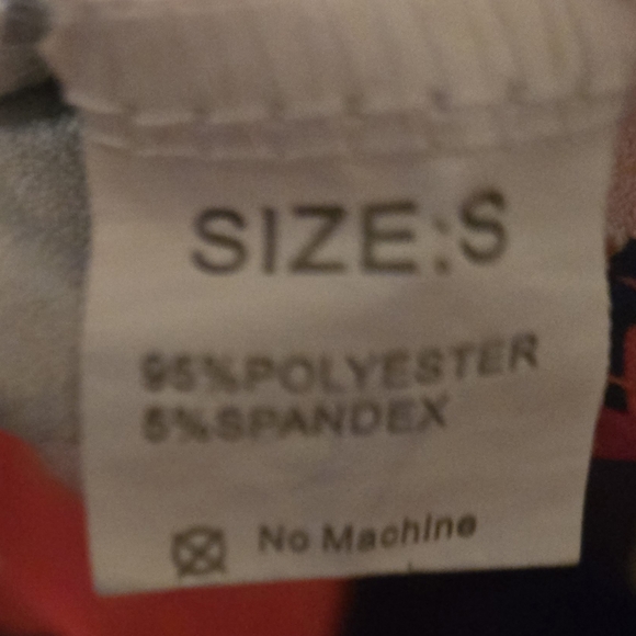 Floral Red Women's Top - Picture 4 of 4